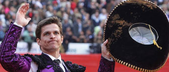 El Juli la arma en Cancún