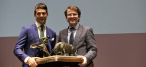 Manzanares recibió el premio de manos del alcalde ‪Alfonso Fernández Mañueco‬
