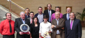 Patón, Juan Miguel Torres e Iván Jiménez, junto con la directiva de la Federación y su presidente Ramón Quesada.