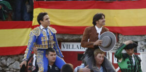 David Galán y Diego Ventura, a hombros. (Foto: González Arjona)