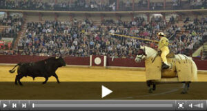 Artillero, de Cuadri, arrancándose al caballo. (Foto: Alberto Barrios)