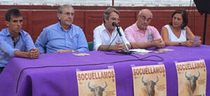 En la foto, de izquierda a derecha el matador de toros Aníbal Ruiz, el Alcalde Sebastián García, José María Rodríguez, representante de Torosanda, el Concejal de asuntos Taurinos Horacio Marañón y la Primera Teniente Alcalde Julia Prudencia Merina.