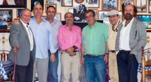 ‪Parte de la Junta Directiva y jurado de los Trofeos Juan Belmonte.‬ De izquierda a derecha Joaquín Amérigo, Curro López, José Luis Sequera, Juan Belmonte, Javier Beca Belmonte, Pepe Belmonte y Jesús Cuesta Arana.‬