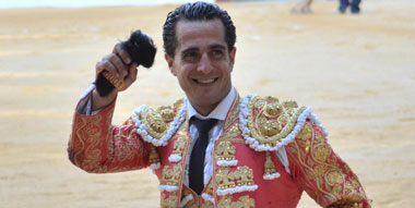 Fandiño, única oreja en el decepcionante inicio de feria