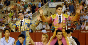 Orozco y Lavado, a hombros en La Malagueta. (Foto: Joaquín Bueno)