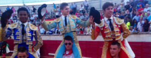 Los actuantes de Cantalejo, a hombros.
