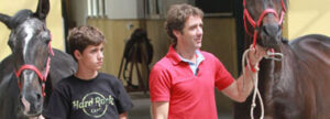 Pablo Hermoso y su hijo Guillermo, en su finca.