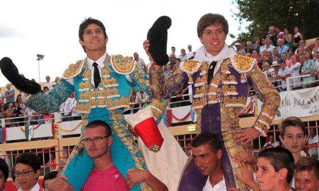 Sebastián Castella y Juan Leal, triunfo en Saint-Gilles