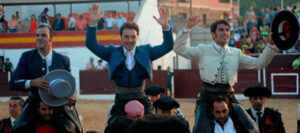 Los tres rejoneadores, a hombros en Riópar.