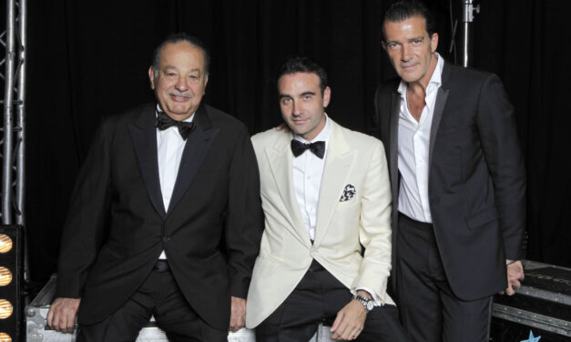 Enrique Ponce, premiado en la Gala Starlite por su labor humanitaria