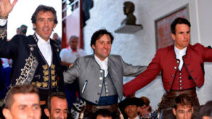 La terna, a hombros en Pozoblanco.