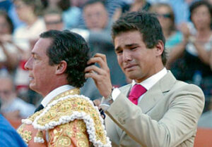 Su hijo José María le cortó la coleta el 1 de mayo de 2006. (Foto: Arjona)