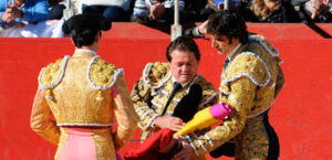 Rafael de Foios, último novillero en doctorarse en este 2014. (Foto: Rullot)