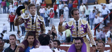 Gran nivel de Escribano, a hombros con Cortés en Écija