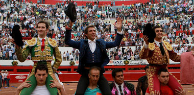 Todos a hombros en Monterrey