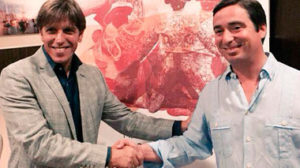 El Cordobés estuvo en el acto junto a Garzón.