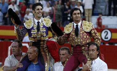 Granada: Morante, Manzanares y Talavante, siete orejas y una lesión