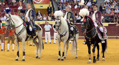 Moura, Telles y Rouxinol, sinfonía de buen toreo
