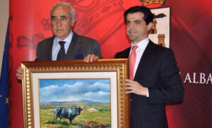 Daniel Ruiz Yagüe, junto al alcalde Javier Cuenca.
