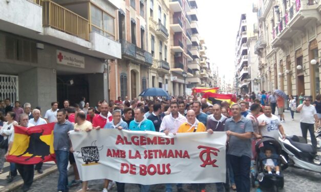 Algemesí sale a la calle a defender su Setmana de Bous