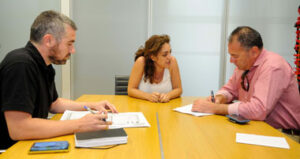 La concejala Celia Mayer junto a José Luis Bote.