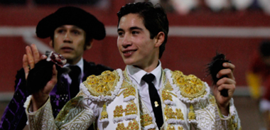 Gran tarde de Armillita IV, a hombros en Monterrey