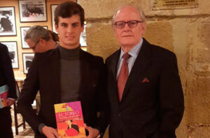 Galván, junto al Dr. Comino el día de la puesta de largo de su nueva obra.