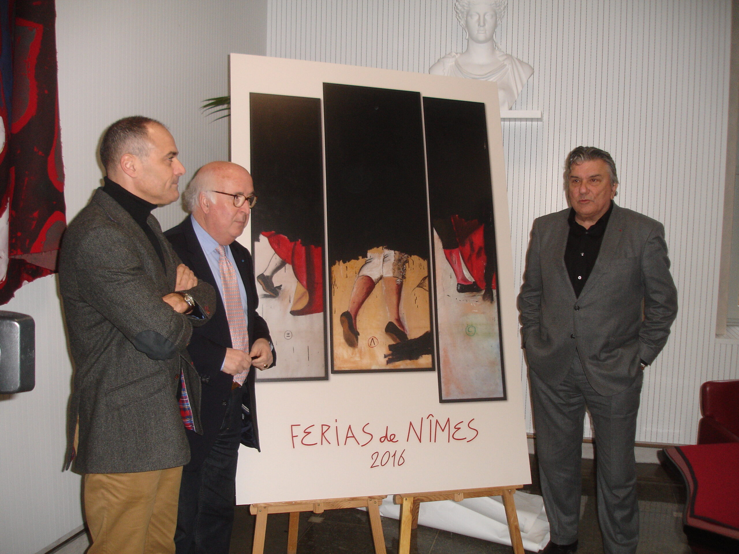 De izquierda a derecha, Frederic Pastor, Daniel Jean Valade y el alcalde Jean-Paul Fournier.