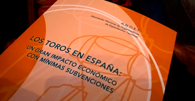 Óscar Chopera: "La actividad taurina genera 1.600 millones de euros de impacto en toda España"