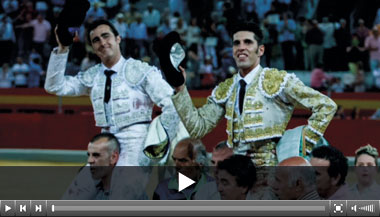 La capacidad de El Fandi y el sentimiento de Talavante enamoran en Granada