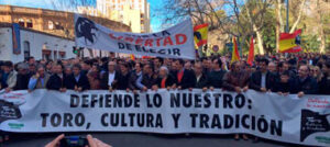 La manifestación a favor de los toros de Castellón congregó a más de 10.00 aficionados.