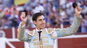 Fortes, con las dos orejas en La Roda.