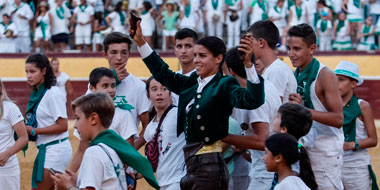 Andy Cartagena y Lea Vicens, a hombros en Huesca