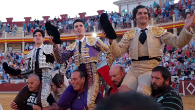 Morante, Talavante y López Simón, a hombros en Cuenca