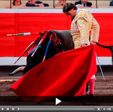 Toreo caro de Curro Díaz con desrazada victorinada en Bilbao