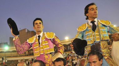 Curro Díaz y Talavante, puerta grande en Linares
