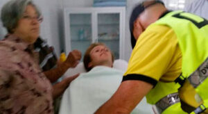 Clemente, siendo trasladado al hospital.