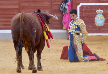 Importante Leo Valadez con una dura novillada de Cebada