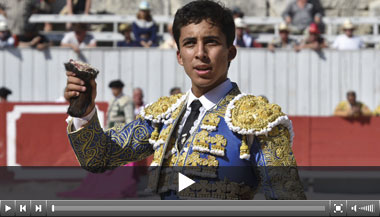 A oreja por coleta en Arles