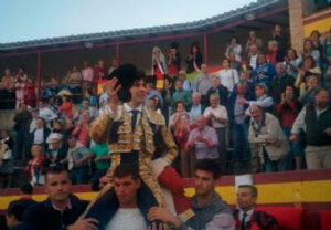 Simón, a hombros en Piedrabuena.