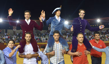 Pleno de David de Miranda, a hombros con Padilla y Fortes en Palos de la Frontera