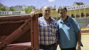 Jesús Macua y Juan Luis Ruiz, en la plaza de Tudela.