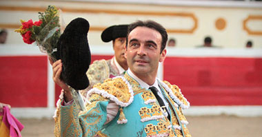 Enrique Ponce y Joselito Adame, oreja en La Chona