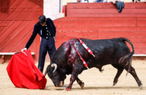 Buen derechazo de López Simón.