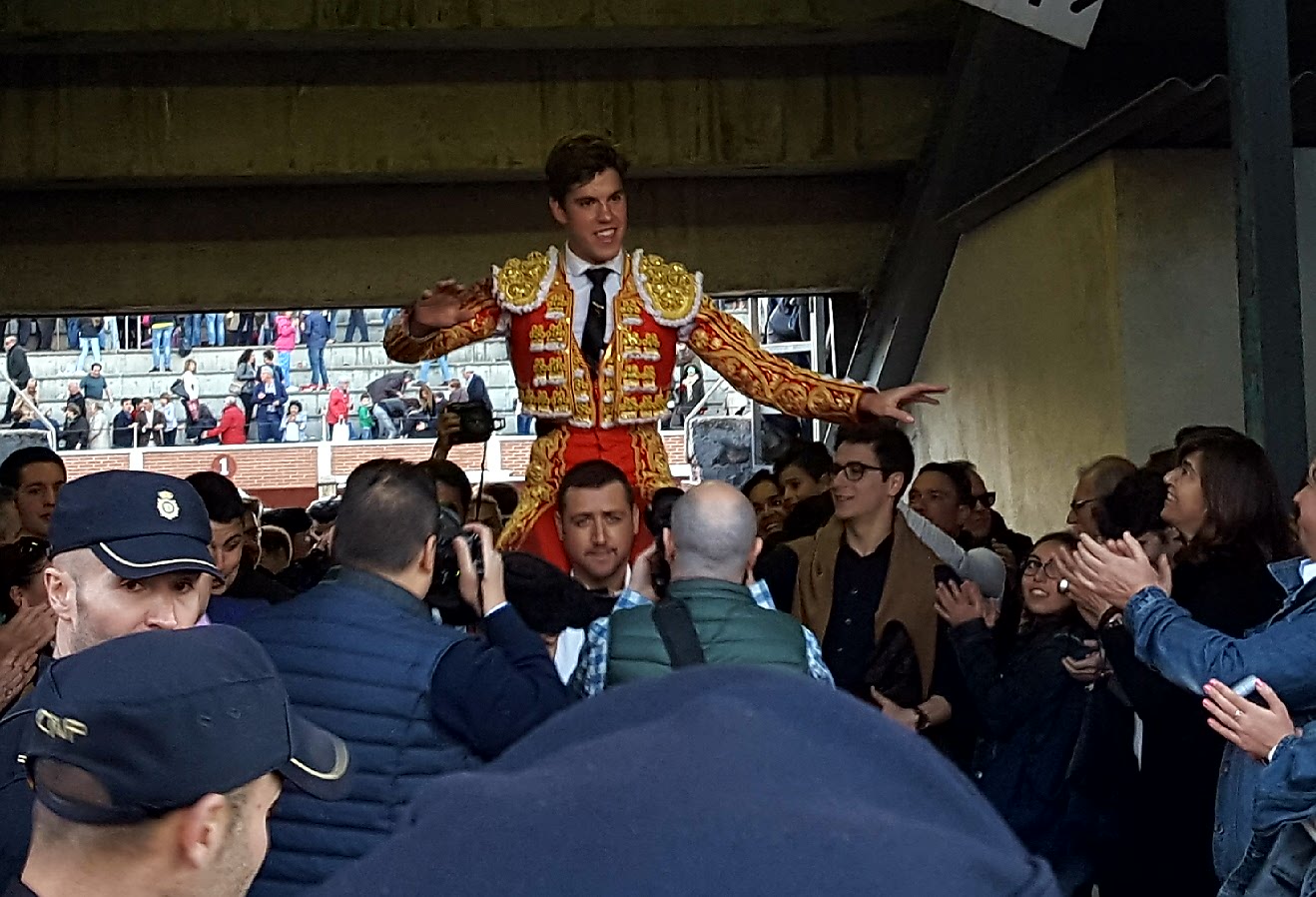 Álvaro García, a hombros en una tarde a más en Sanse