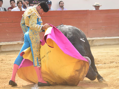 Ponce y Juan Pablo Sánchez, oreja en Texcoco