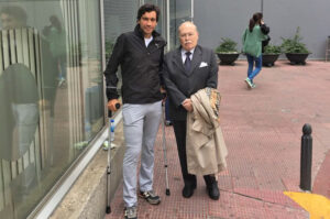 Curro Díaz, junto al doctor de la plaza de toros de Zaragoza, Carlos Val-Carreres.