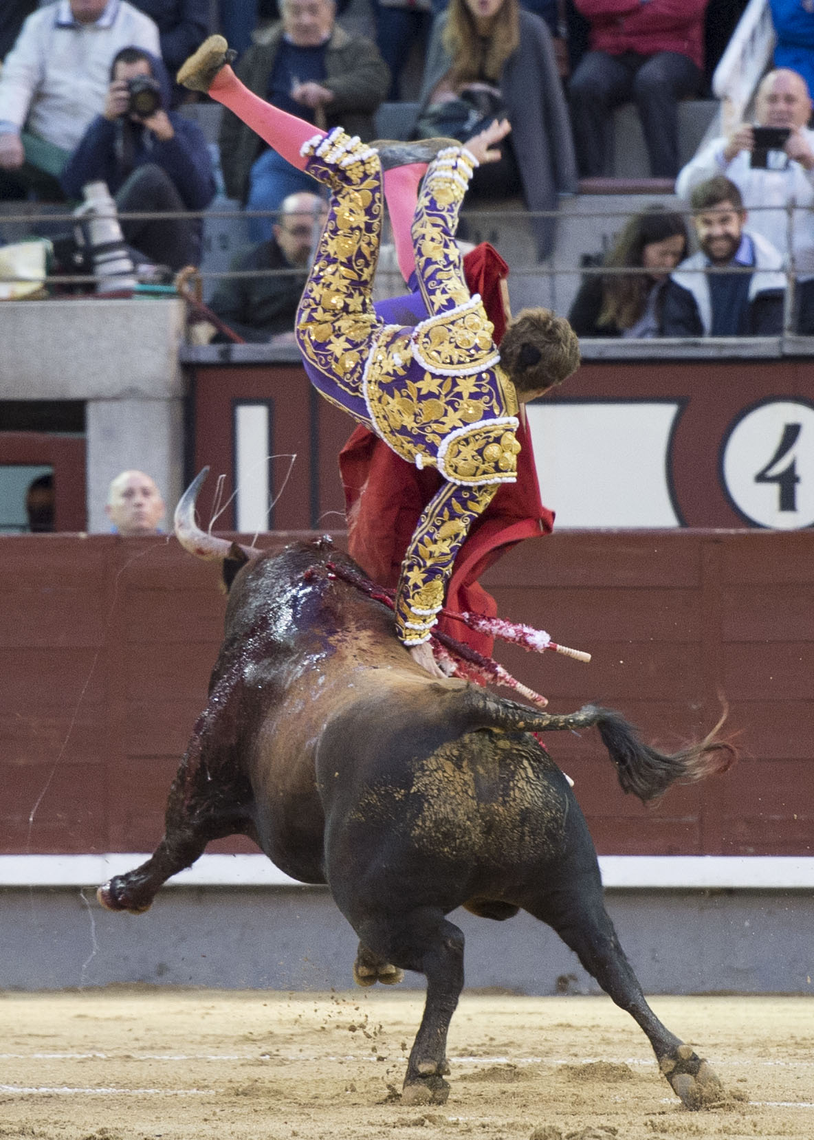 Espectacular voltereta a Román en Madrid