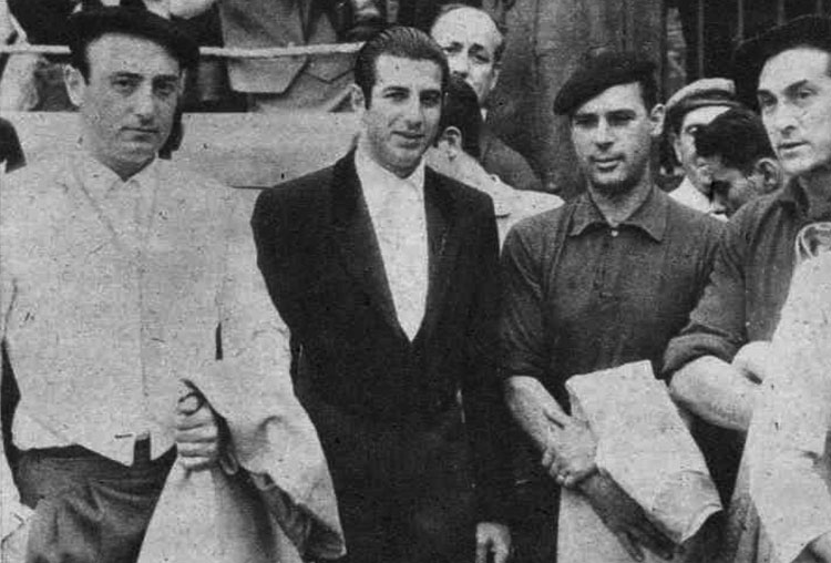 Antonio Ordóñez junto a los jugadores Areta, Venancio y Panizo, en 1960.