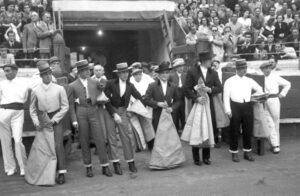 En 1950 hicieron el paseíllo “Parrita”, Manolo González, Antonio Bienvenida, Pepín Martín Vázquez, Paquito Muñoz y Pablo Lalanda.